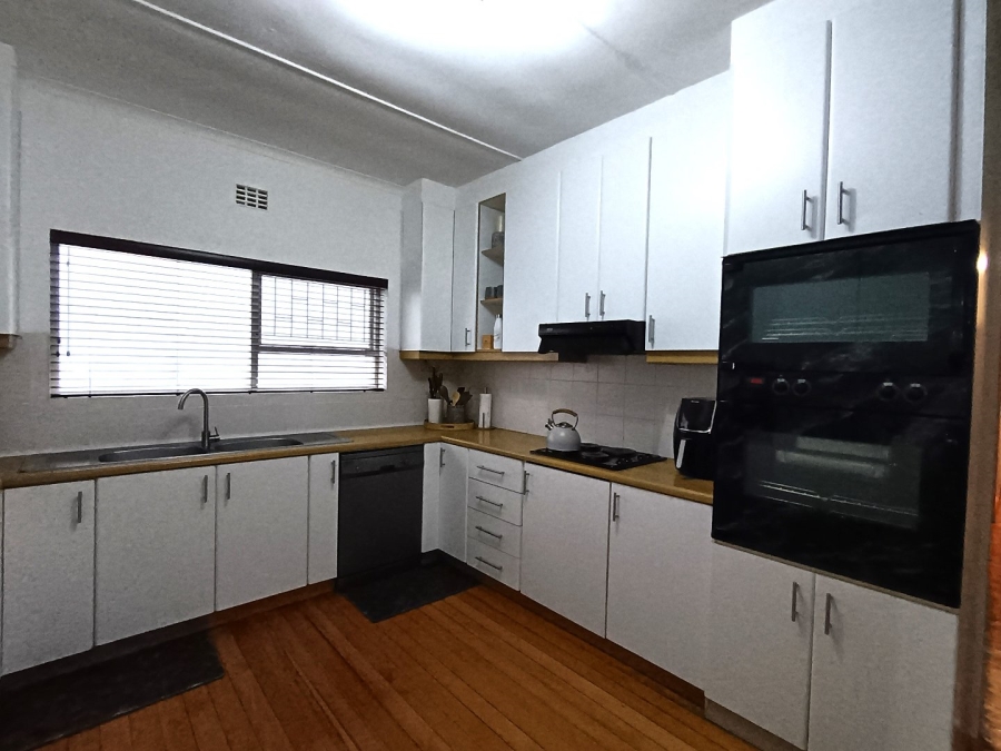 To Let 4 Bedroom Property for Rent in Avondale Western Cape